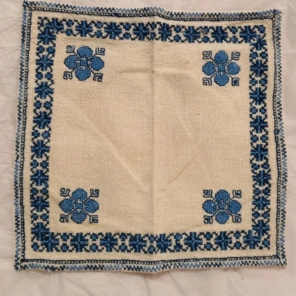 4 Tea Napkins - Picture 5 of 7